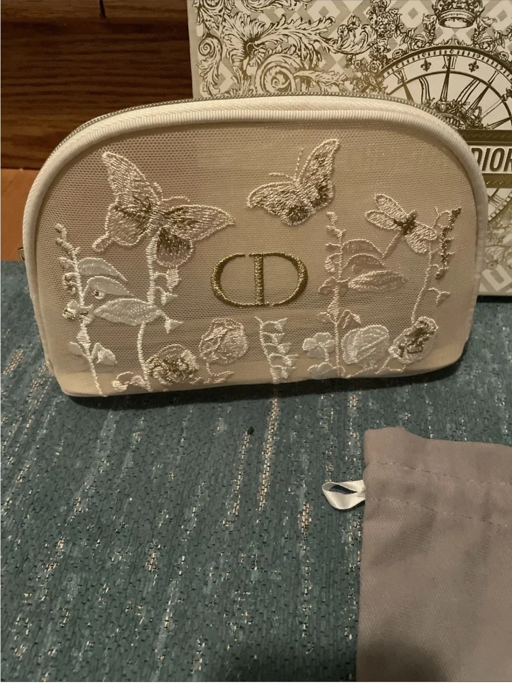 DIORNew Beauty Pouch Embroidered Butterflies and. Cd Metal Hair Clips and Many M